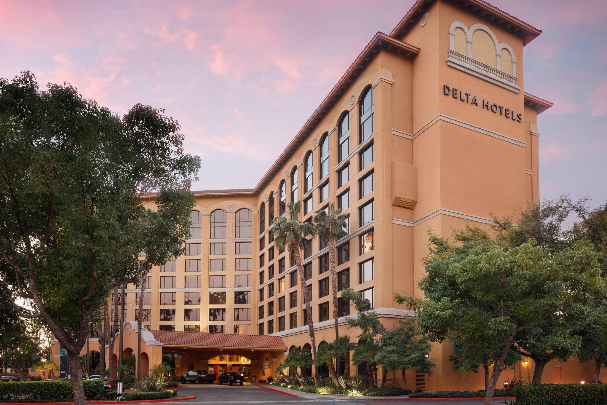 Delta Hotels By Marriott Anaheim Garden Grove Esterno foto