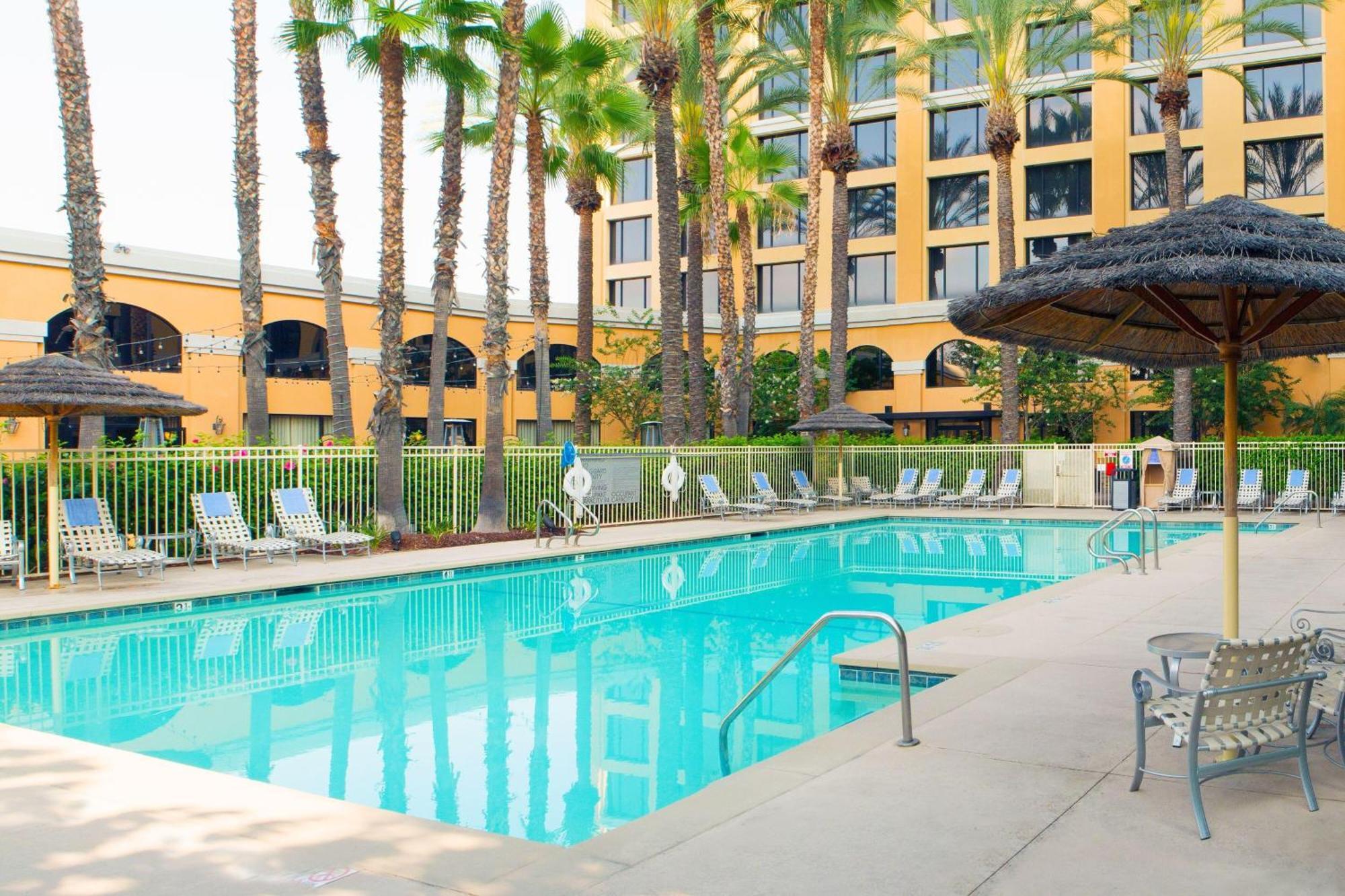 Delta Hotels By Marriott Anaheim Garden Grove Esterno foto