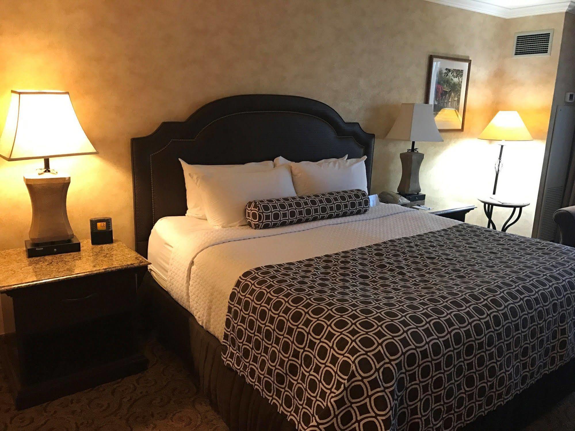 Delta Hotels By Marriott Anaheim Garden Grove Esterno foto